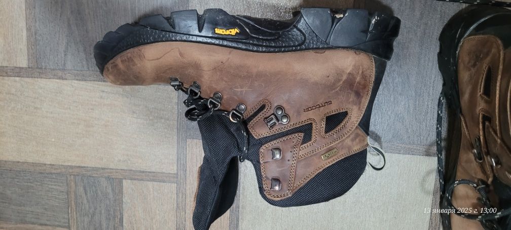 Продам зимние ботинки 44 размер