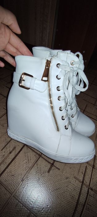 Хорошая обувь за 2000