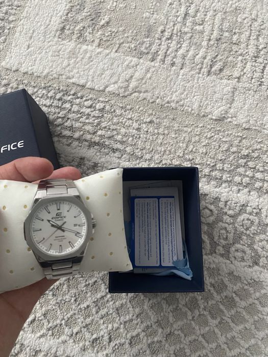 Продам Часы edifice