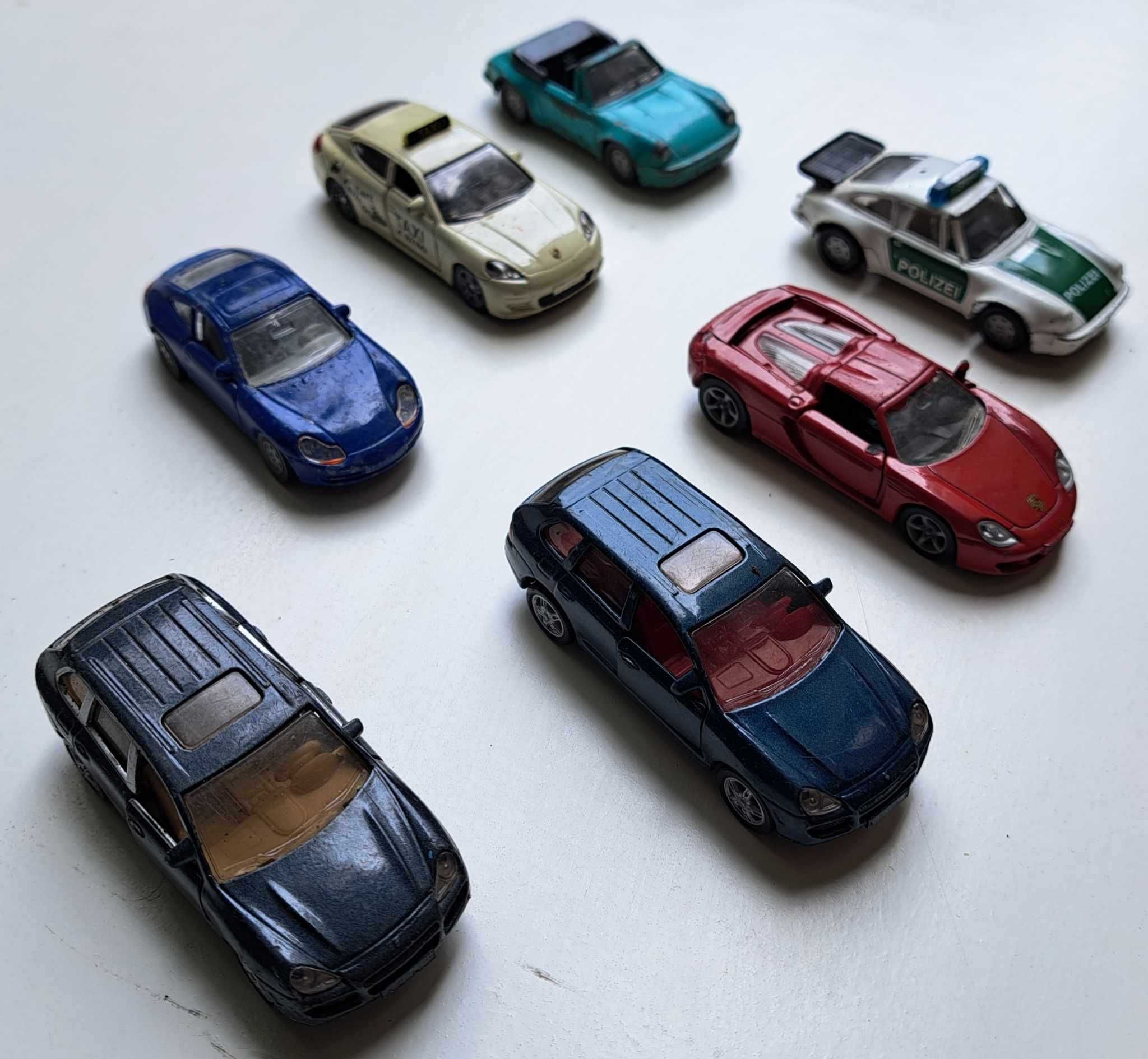 Колички модели автомобило Порше / Porsche 1:64