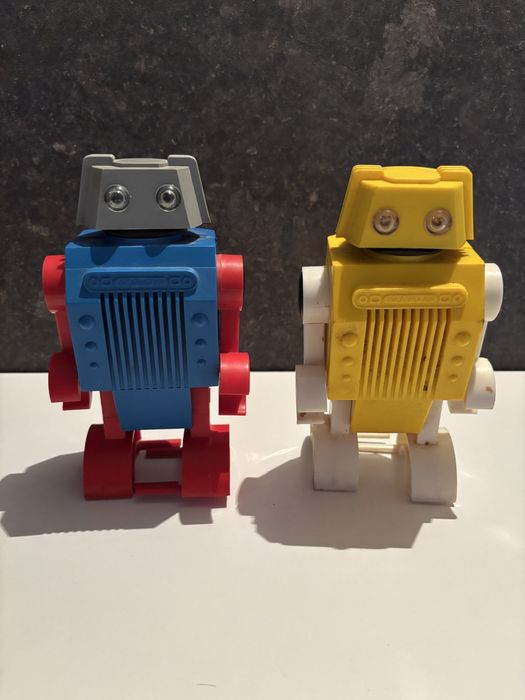 Стара играчка робот