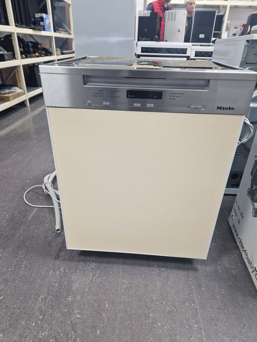 Съдомиялна за полувграждане Miele 13 комплекта  G6200 i