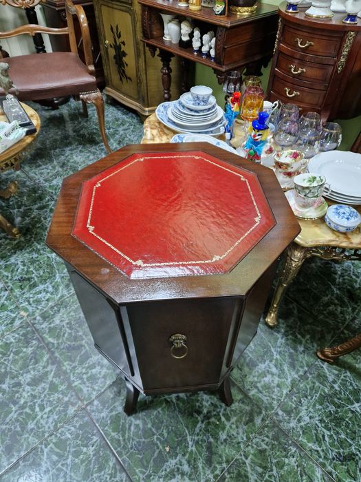 Уникален антикварен английски дървен шкаф бар