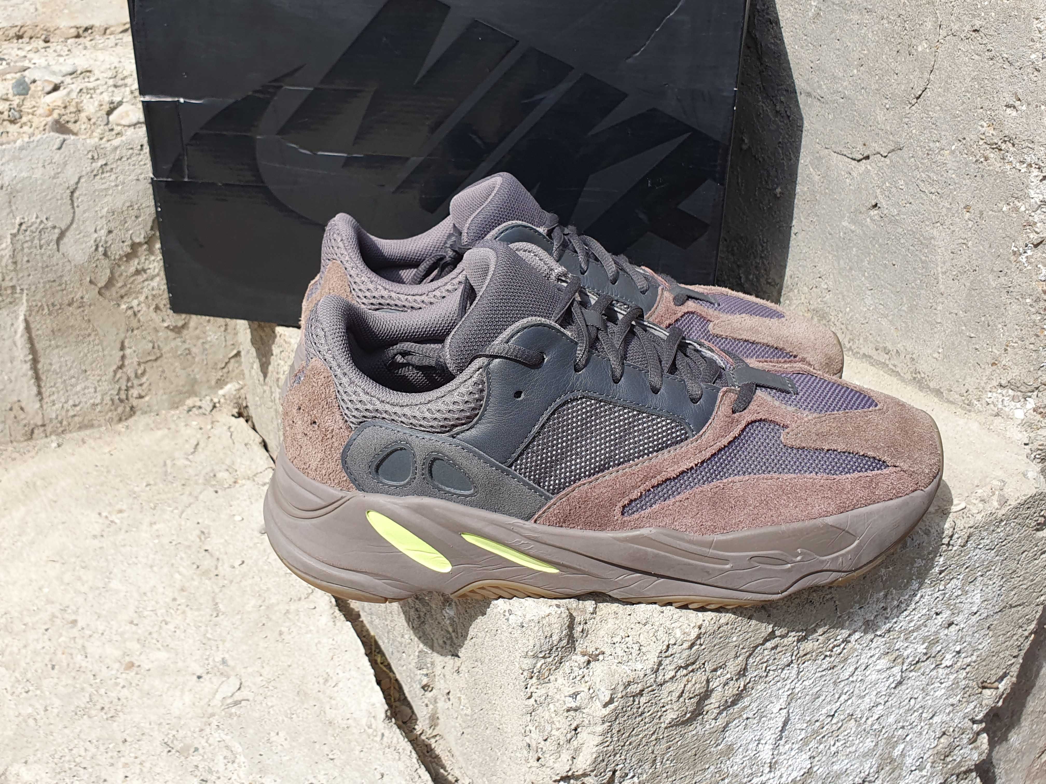 Adidasi Adidas Yeezy 700 Mauve