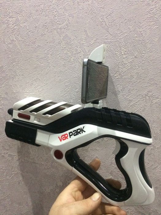 Пистолет виртуальной реальности.