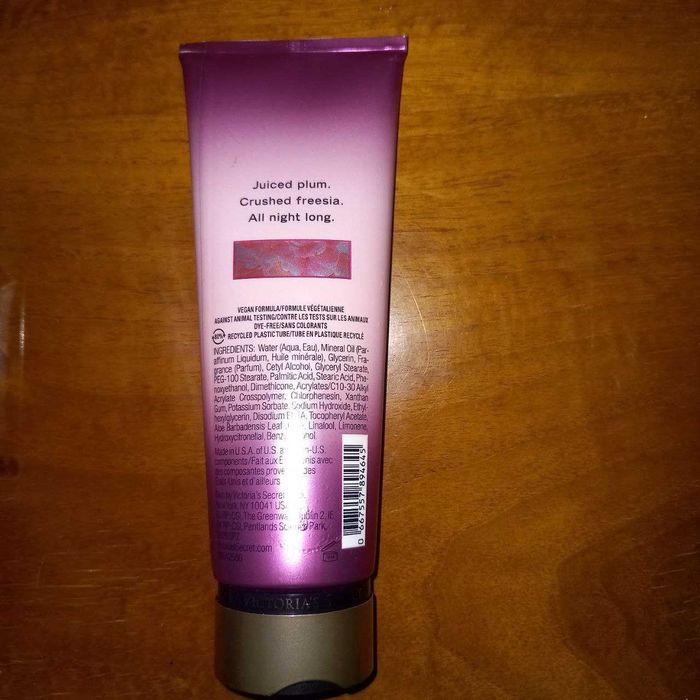 Продам парфюмированный крем для тела VICTORIA`S  SECRET
