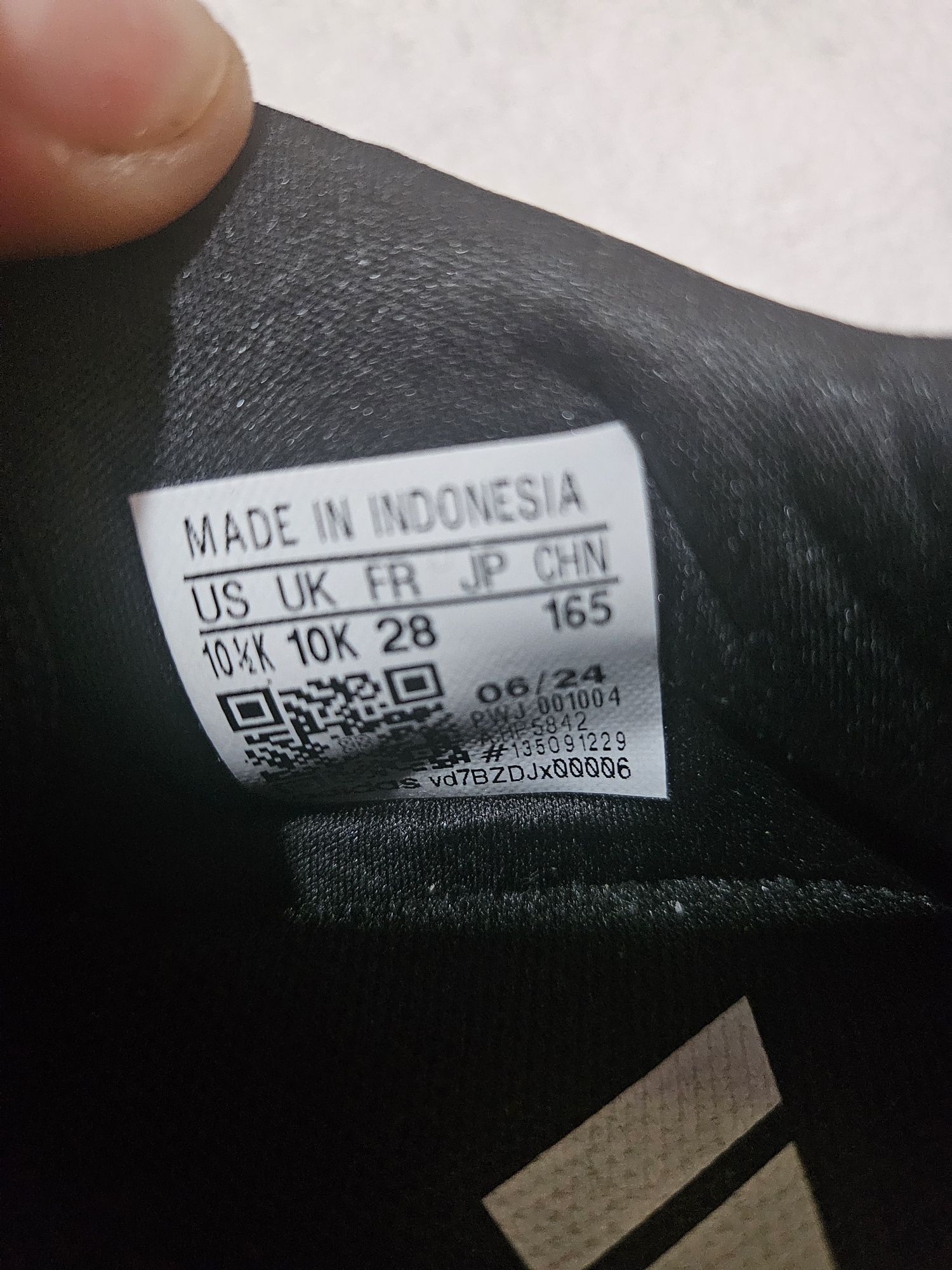 Vând adidas  copiii