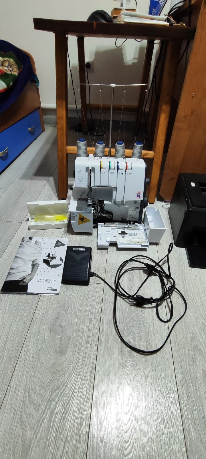 Оверлок Bernina Bernette Funlock B44 белый