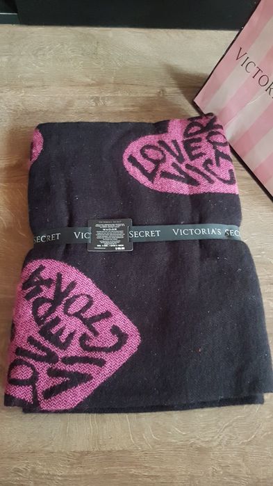 Шарф палантин VICTORIA'S SECRET  с сердечками.