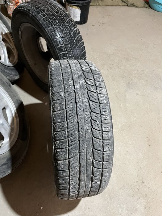 Продаю зимние шины в отличном состоянии