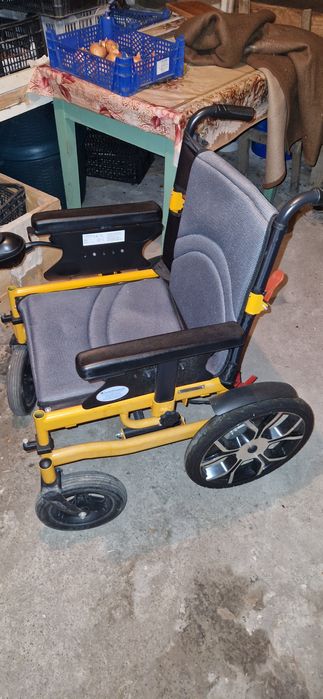 Cărucior electric pentru deplasare persoane cu dizabilități