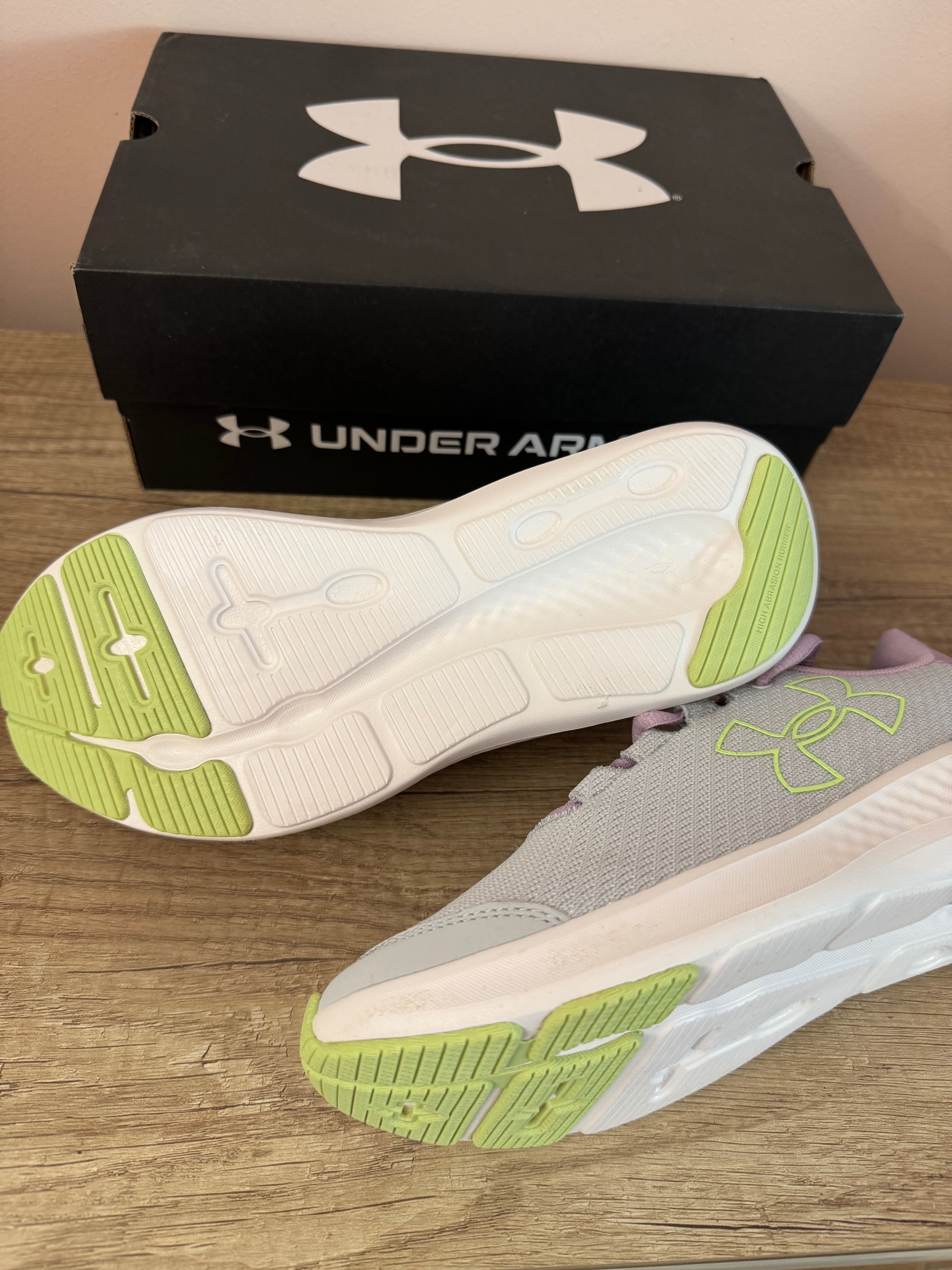 Маратонки Under Armour дамски  39р чисто нови
