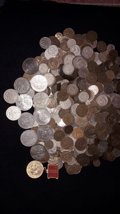 Продам старые монеты.