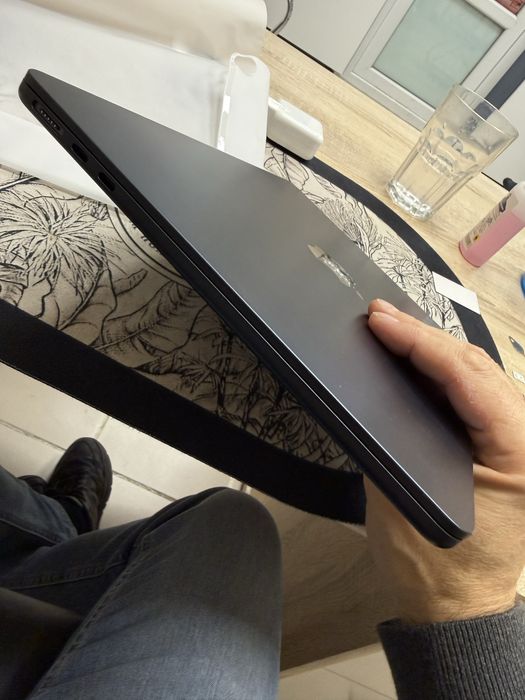 Лаптоп Apple MacBook Air 13,6” M3 (2024) 16/256gb - нов с гаранция