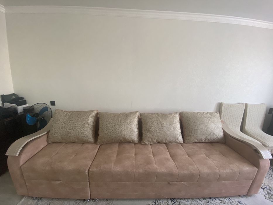 Продам диван для гостинной в отличном состоянии
