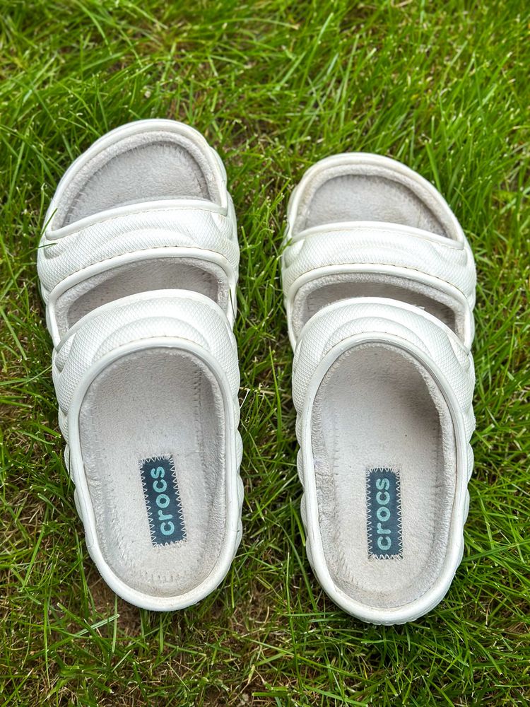 Бели чехли Crocs