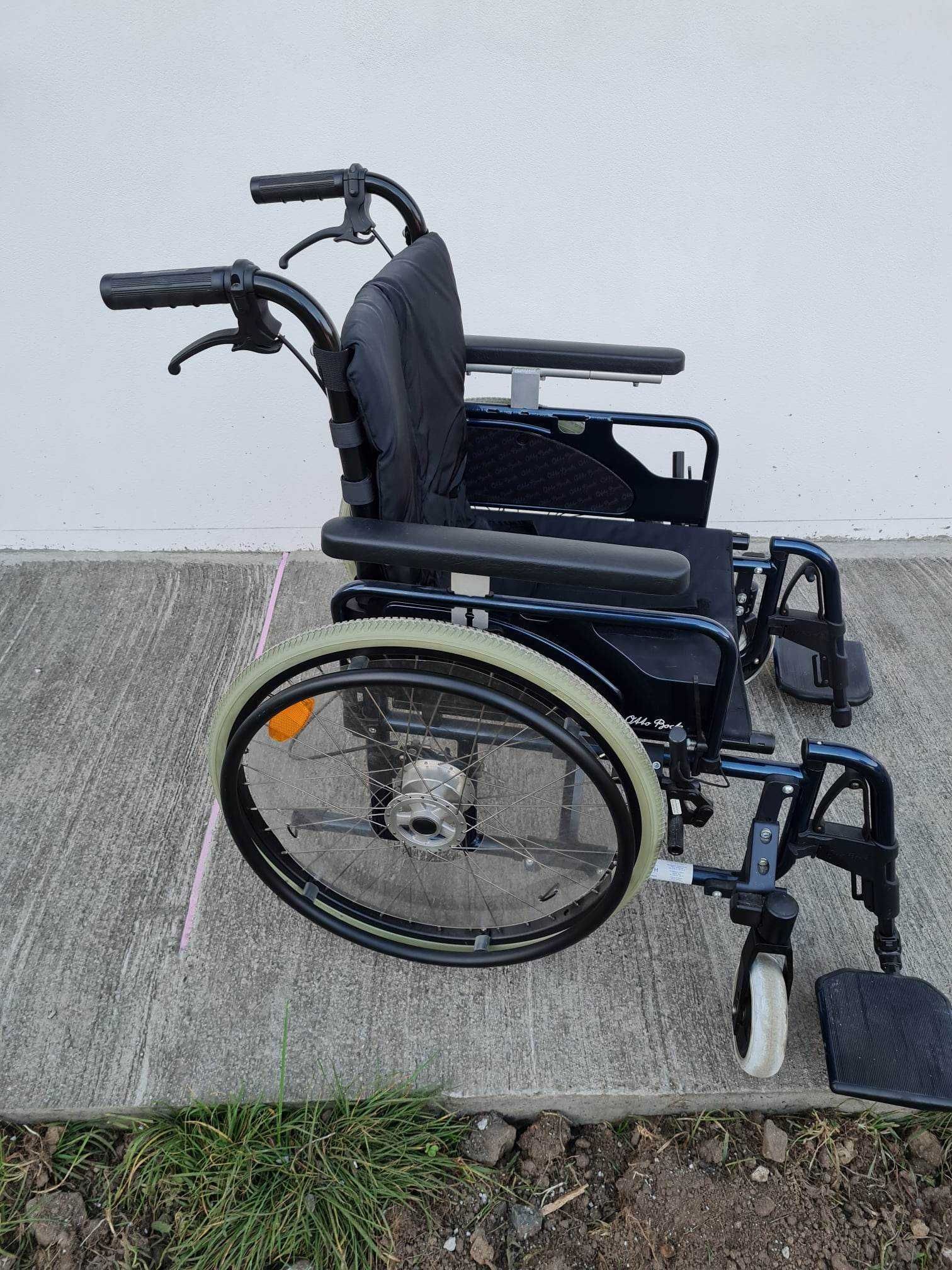Scaun cu rotile pentru oameni cu dezabilitati locomotorii