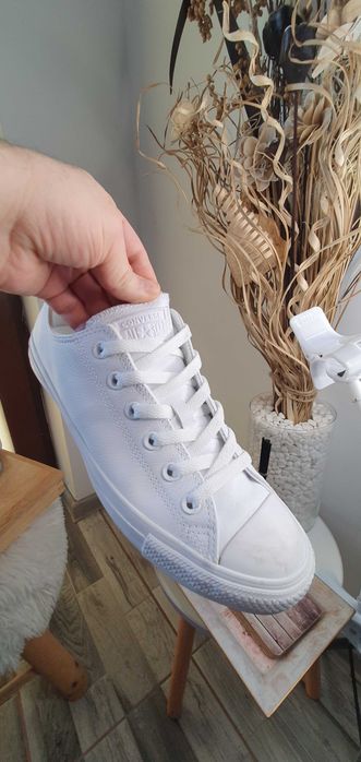 vând teniși Converse