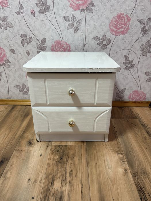 Продам тумбочку