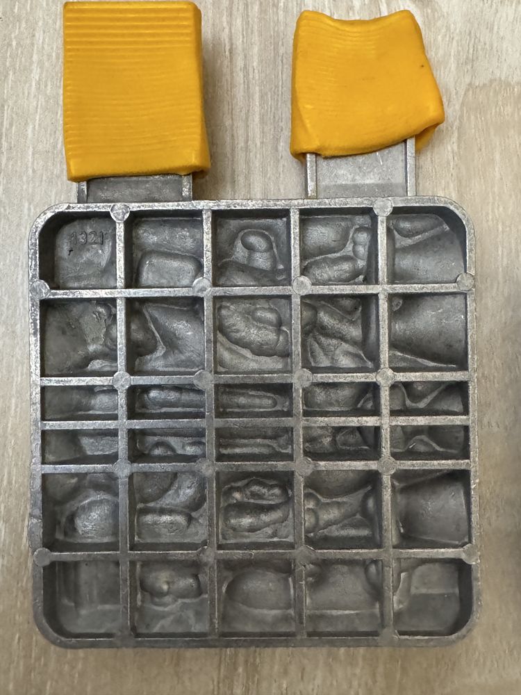 Set trei matrite pentru soldati (plumb, zinn, plastic), vintage.