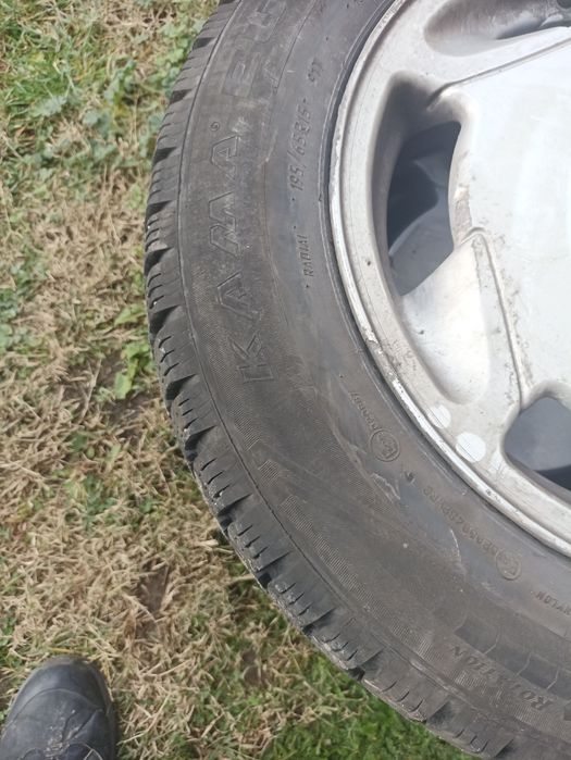 Зимни гуми със джанти за Мерцедес.