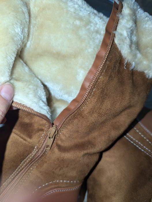 Vand o pereche de cizme imblanite,piele intoarsa