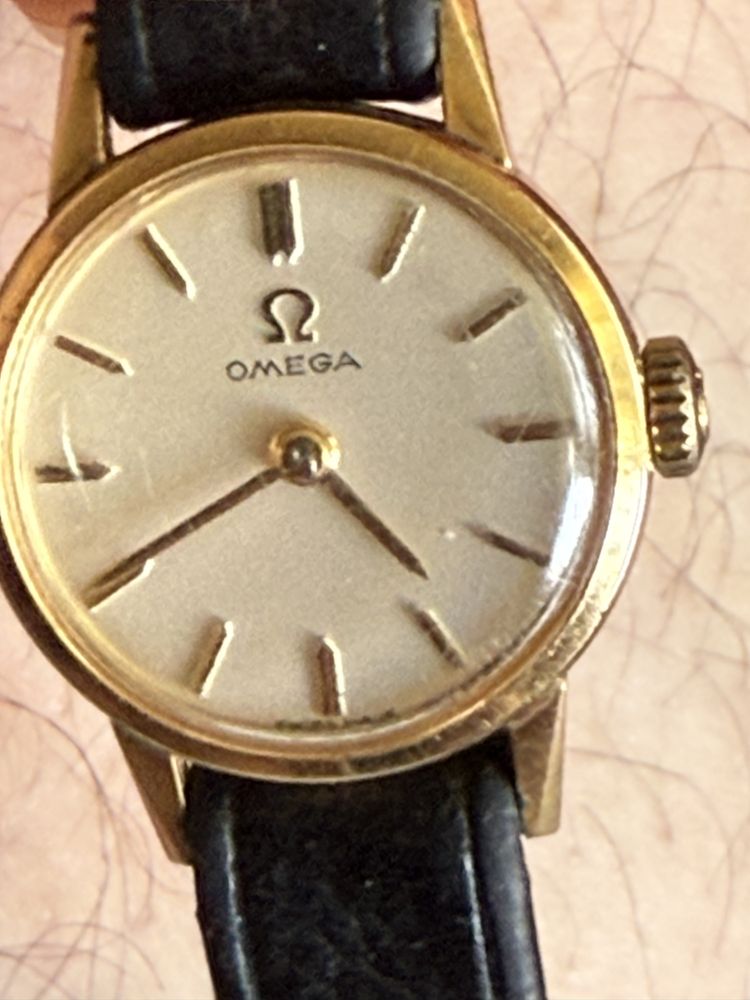 Часовник Omega 1960 г позлатен дамски работещ. Автентичен!