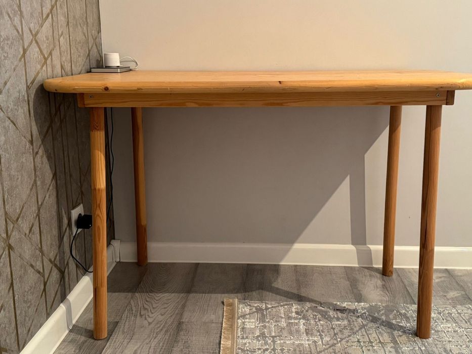 Деревянный стол