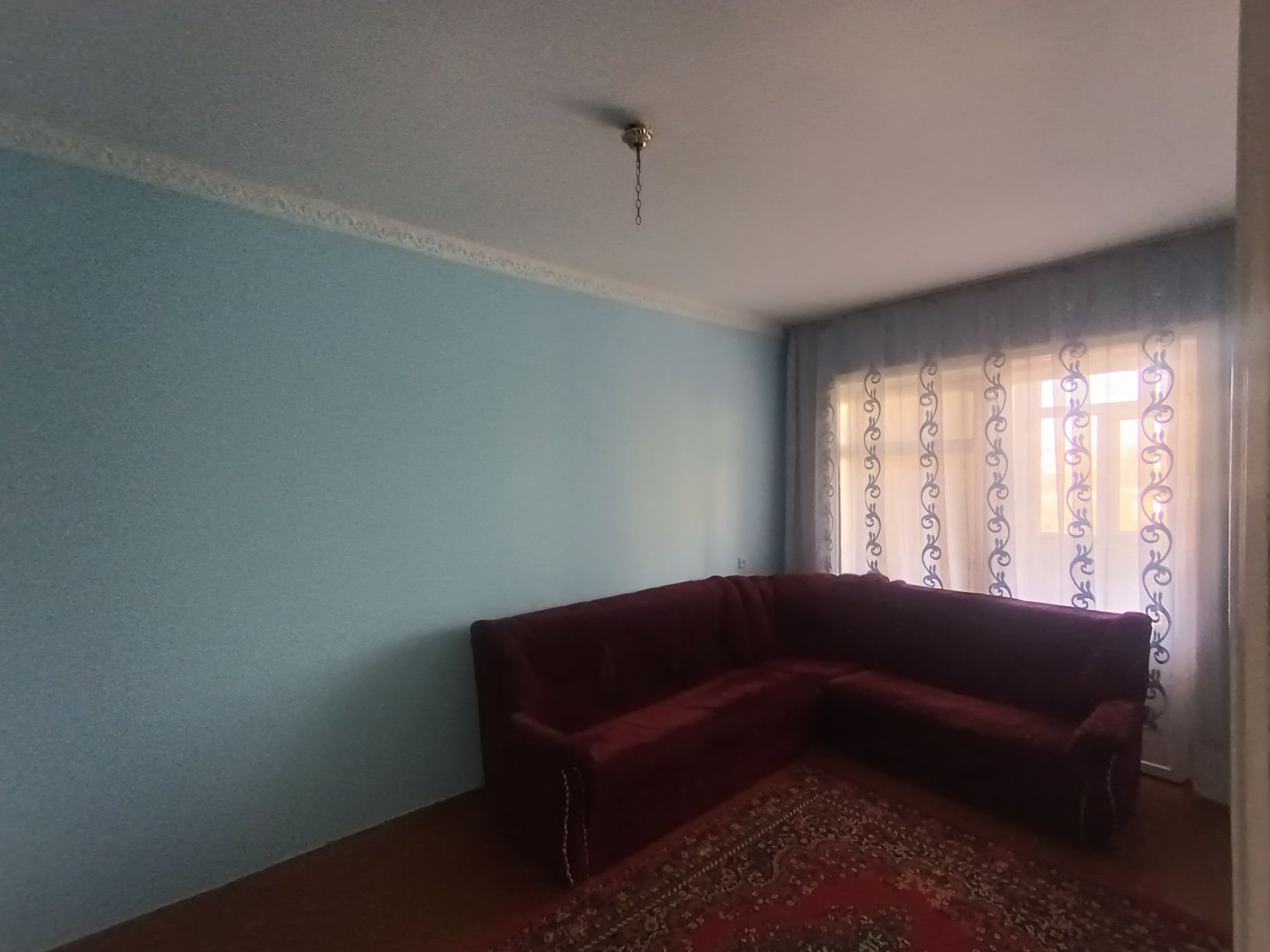 Dom sotiladi 86 kv 3 xonali hamma sharoiti bor jixozlari qoladi