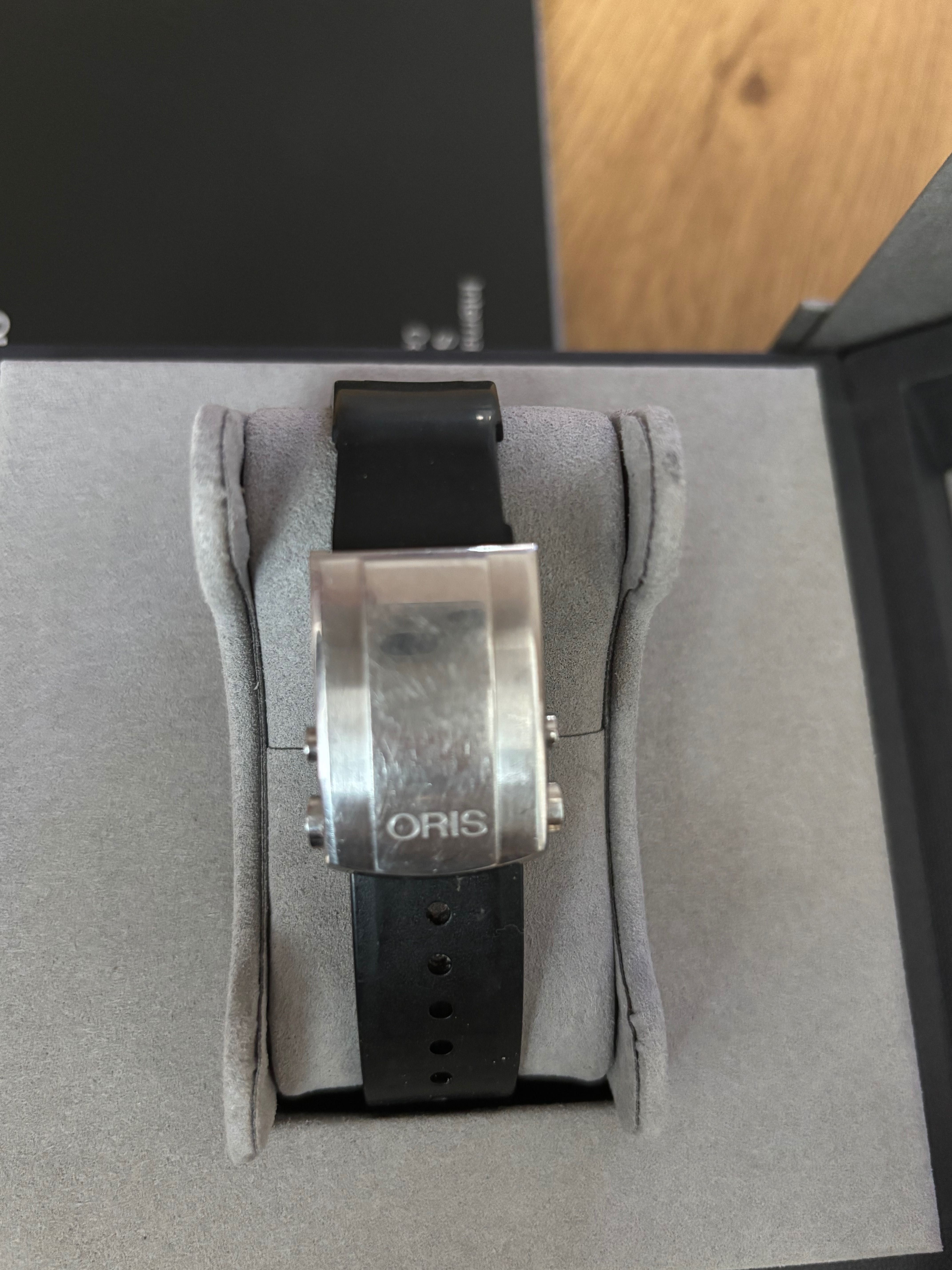 Oris Aquis Date - спортен часовник дайвър - намалена цена