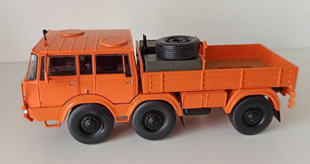 Macheta Tatra 813 6x6 camion - IXO/DeAgostini Camioane de Legenda 1/43