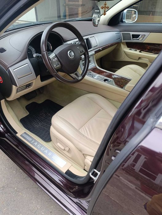 Jaguar XF 2011 impecabil