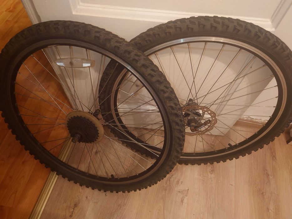 Roti bicicleta 26*1.95 cu disc de frana si pinioane