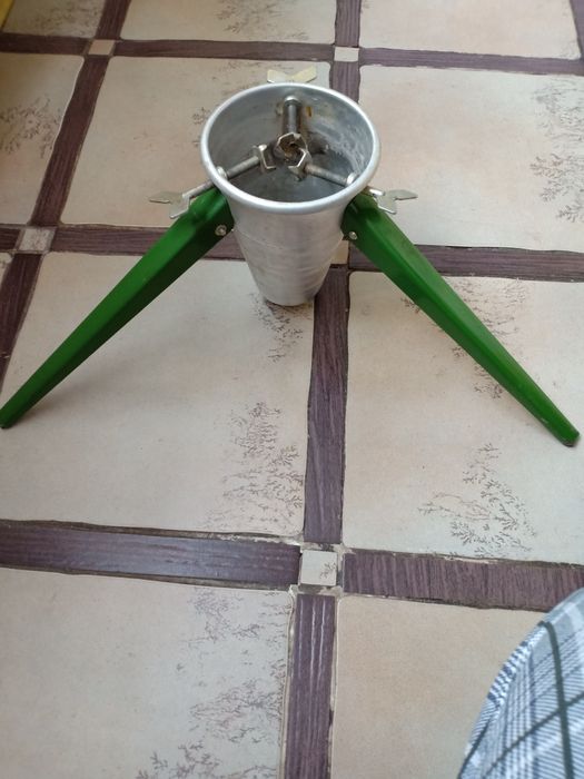 Подставка под елку