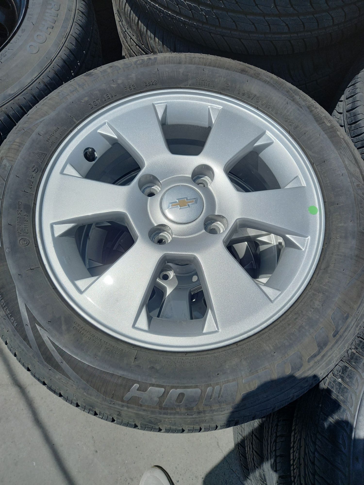 Jentra 15 GM 270$ komplekt 4 ta diska+balon  xolati alo