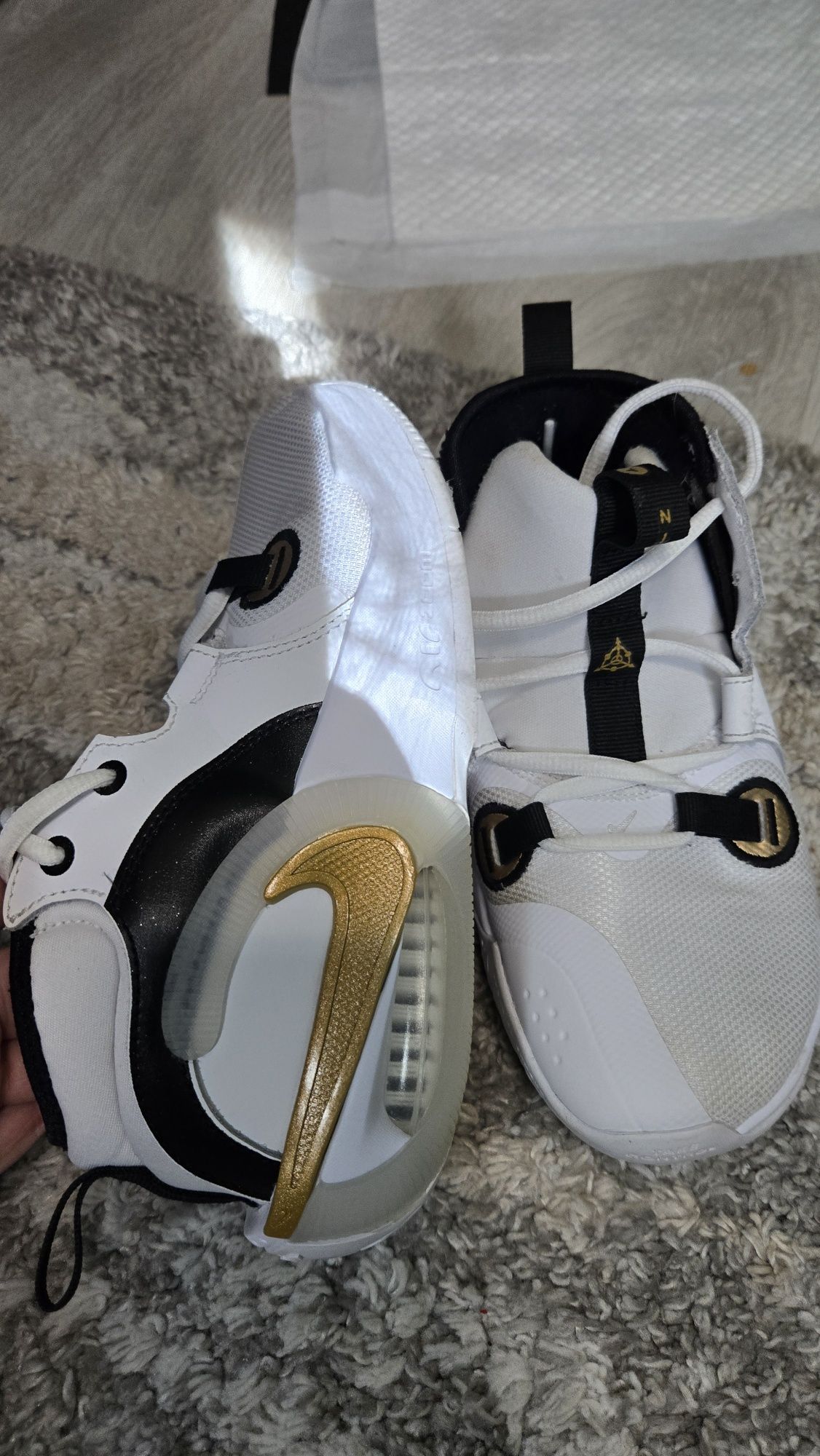 Маратонки Nike и Adidas