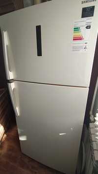 Холодильник  Samsung объемом 600 литров