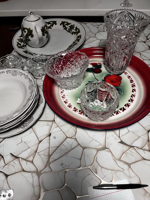 Посуда разная, хрусталь, фаянс