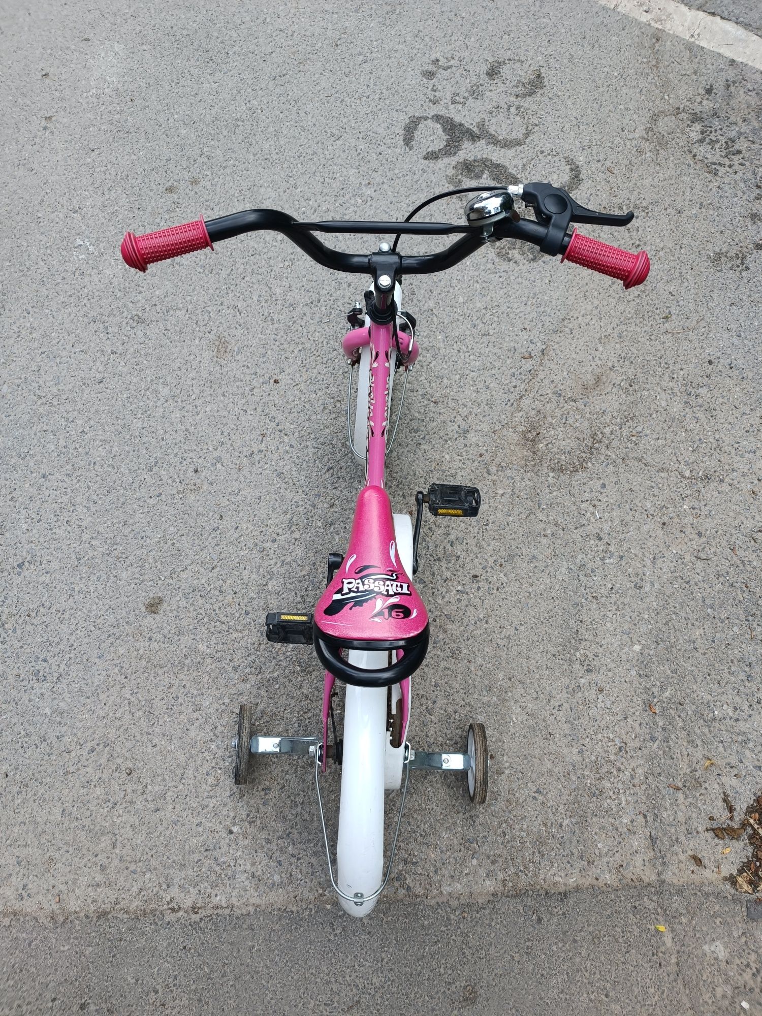 Триколка, колело със спомагателни гуми и тротинетки
