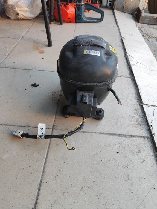 Продам компрессор холодильника