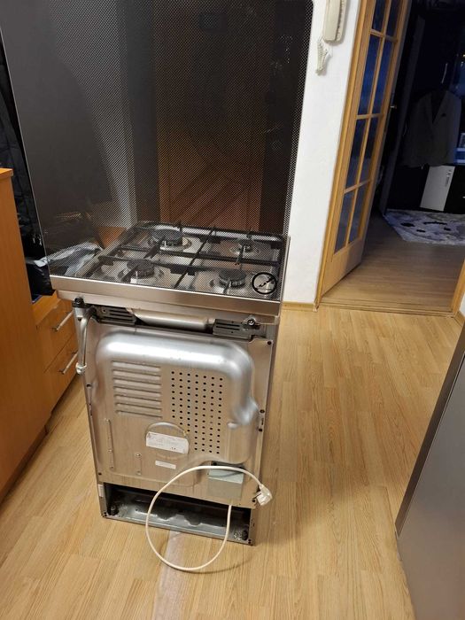 Vand Aragaz cu 4 ochiuri Indesit