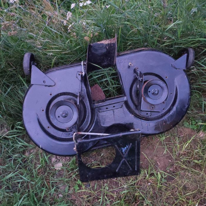 Tractoras tuns iarba gazon cu masa taiere de adaptat