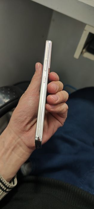 Samsung S22.  Juda arzon