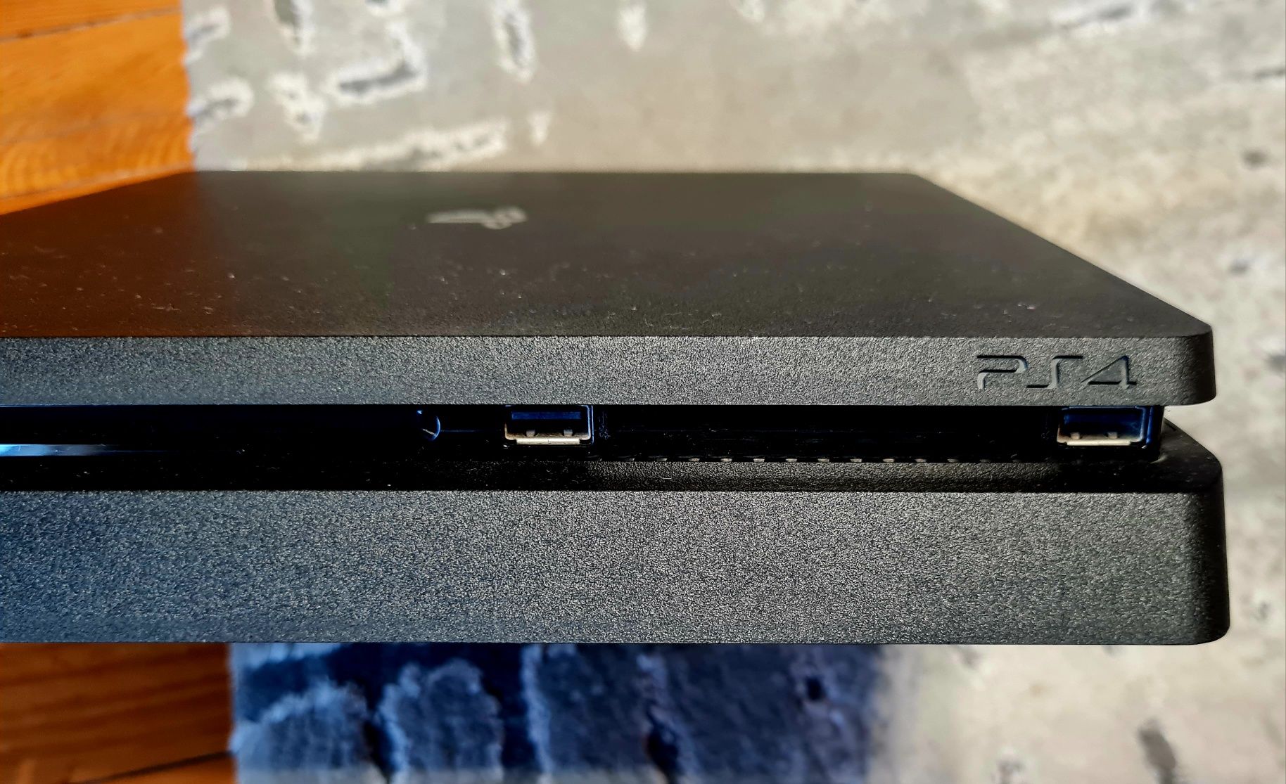 Play station 4 slim