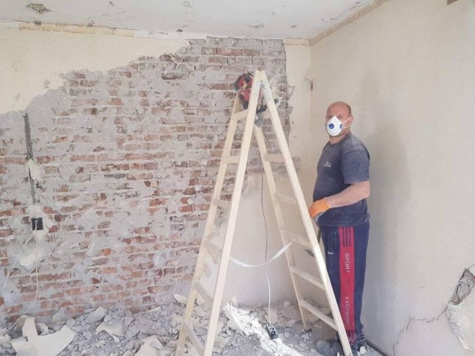 Кърти,чисти и извозва баня 400 лв, подпрозорец 350 лв. и др.