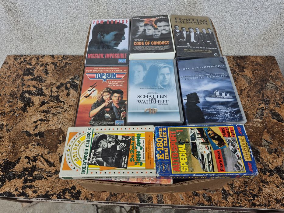 Vând 44 casete video VHS originale 100 minute,colecție filme actiune