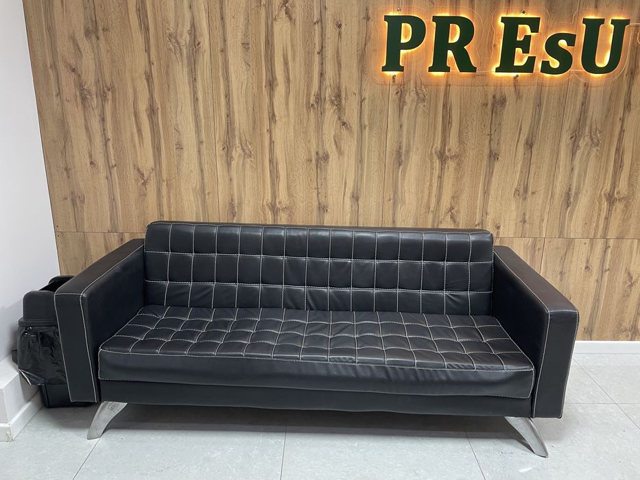 Кожанный диван.