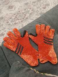 Продам футбольные перчатки Adidas Predator