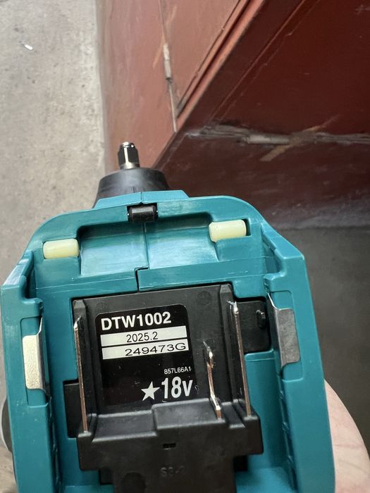 Vand impact Makita DTW 1001 model 2025