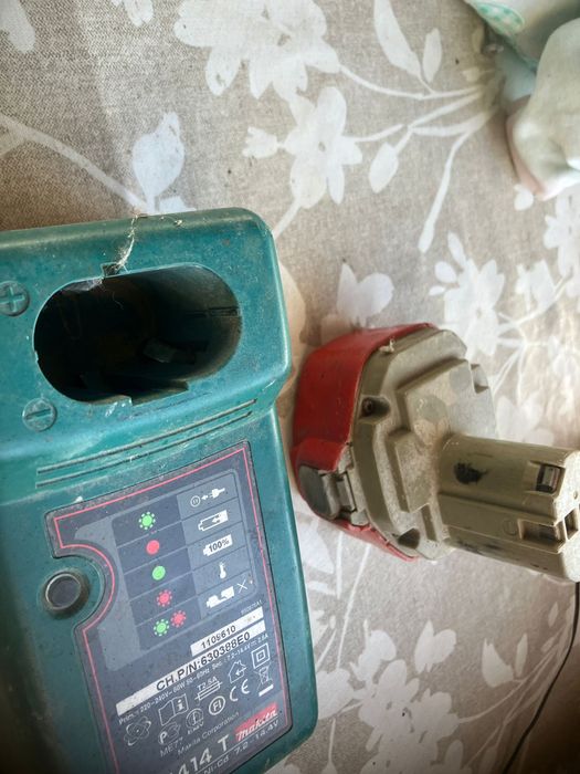 Baterii 18 v Bosh si Makita 14,4 v cu incarcator
